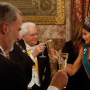 La Regina Letizia rende omaggio a Sergio Mattarella