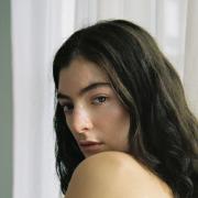 Lorde è di ritorno. E promette scintille. Il video