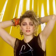 Madonna: va all'asta il celebre abito di Material Girl
