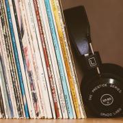 La magia dei vinili batte i compact disc: è record di vendite nel 2020