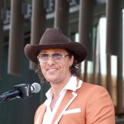 Matthew McConaughey usa parole durissime contro la violenza