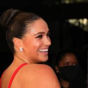 Meghan mostra una nuova foto di Archie: nel pollaio