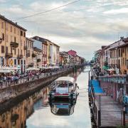 Folla sui Navigli a Milano: si rischia un lockdown bis