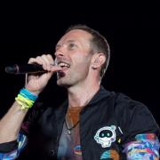 Coldplay: i fan cantano le loro hit fuori dallo stadio