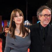 Monica Bellucci e Tim Burton mano nella mano a Roma: le foto più belle