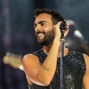 Marco Mengoni canta La dernière chanson: il video live