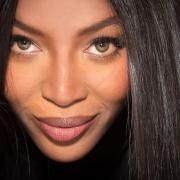 Naomi Campbell festeggia il compleanno e ne va fiera. Ecco il suo stile di vita in 7 frasi da ricordare