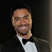 Il nuovo Bond: e se a interpretarlo fosse Jean-Regé Page di Bridgerton? Ecco cosa si sa