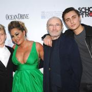 Phil Collins: la moglie lo lascia con un breve messaggio. E si barrica in casa con il nuovo compagno
