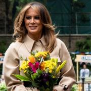 Melania Trump e la nuova polemica: tra cespugli di rose e Jackie Kennedy