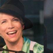 Se Annie Lennox rende omaggio a Carole King ed Edith Piaf