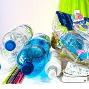 Manovra: la tassa sulla plastica divide opinione pubblica e partiti.