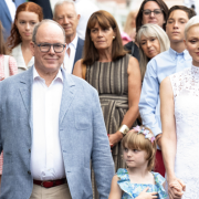La Principessa Charlene accompagna i figli il primo giorno di scuola