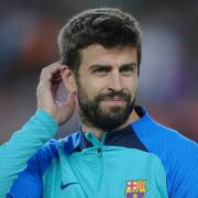 Gerard Piqué pubblica una foto con la fidanzata. Ed è polemica
