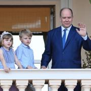 In attesa di mamma Charlene, i gemellini vanno a Glasgow con papà Alberto