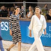 Charlotte Casiraghi e Carolina di Monaco presentano il piccolo Raphael. Ed è subito emozione