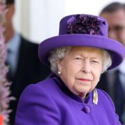 Elton John. Quella volta che la Regina Elisabetta schiaffeggiò il nipote in pubblico