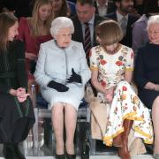 La sarta reale della Regina Elisabetta svela i segreti del guardaroba di Sua Maestà