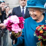 La Regina Elisabetta cerca un nuovo fiorista personale: ma non si tratta di un fioraio qualunque