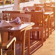 Ecco come sarà mangiare al ristorante. E intanto Carlo Cracco si lancia nel take away...