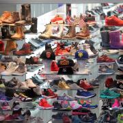 Si può far pagare chi prova un paio di scarpe?