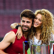 Piqué in auto ascolta Shakira: amarti è inevitabile