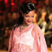 Rihanna, contratto da 10 milioni di dollari per una casa di cosmetici
