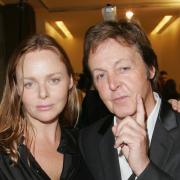 Stella McCartney celebra i Beatles con una collezione speciale