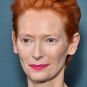 Tilda Swinton riceve il Leone d’Oro alla carriera alla Mostra di Venezia