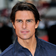 Tom Cruise atterra in Sudafrica alla guida del suo elicottero: il video