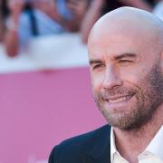 John Travolta balla felice con la figlia per il suo compleanno: il video