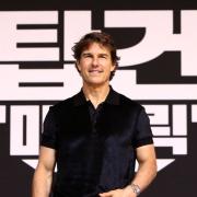 Tom Cruise sulla portaerei USA nel mare di Puglia