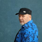 Vasco Rossi gioca con una medusa in Puglia: il video