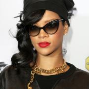 Rihanna in aiuto degli studenti
