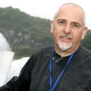 Peter Gabriel, Nile Rodgers e tanti altri artisti in supporto della campagna "We Are Not Afraid"
