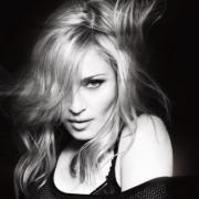 Madonna: polemica per lo scatto pacifista