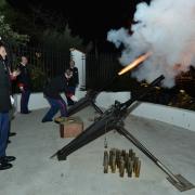 I festeggiamenti a Monaco per la nascita dei gemellini: i colpi di cannone