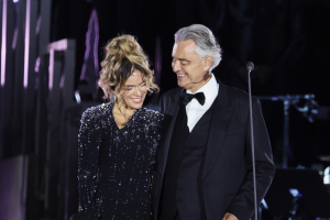 Andrea Bocelli canta in Vaticano per l'evento Grace for the World. Guarda i video più belli