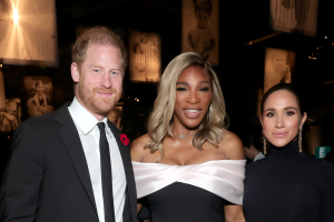 Meghan Markle e il Principe Harry cancellati dalla foto di compleanno di Kris Jenner. Il motivo è imbarazzante