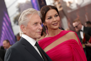 Michael Douglas e Catherine Zeta-Jones: le romantiche foto per l'anniversario di matrimonio