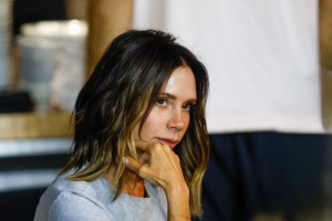 Victoria Beckham canta col figlio Viva Forever: il video