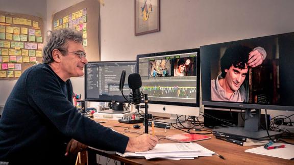 Esce nelle sale “Laggiù Qualcuno Mi Ama”, il docu-film di Mario Martone omaggio a Massimo Troisi