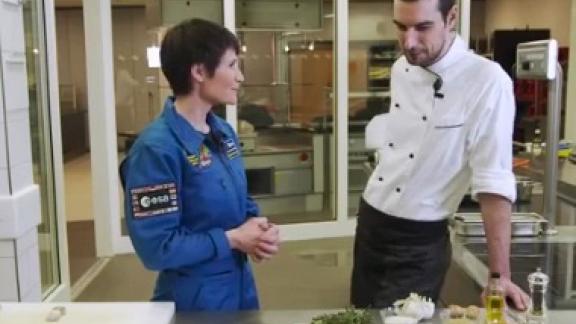 Samantha Cristoforetti e lo chef Stefano Polato 