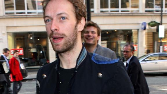 Chris Martin canta “Til Kingdom Come” al funerale di Beau Biden 