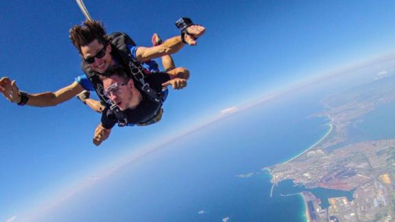Pagato 93.000 dollari per divertirsi il più possibile in 6 mesi