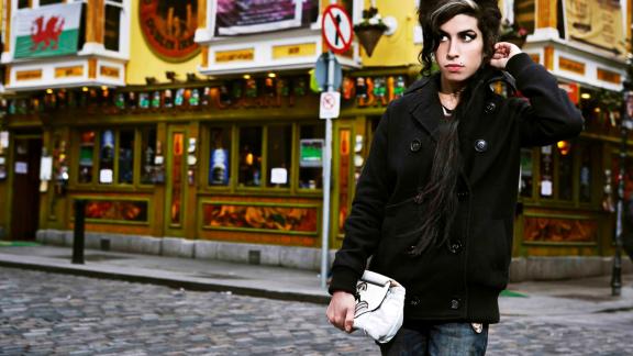 Amy Winehouse canta “Happy Birthday”