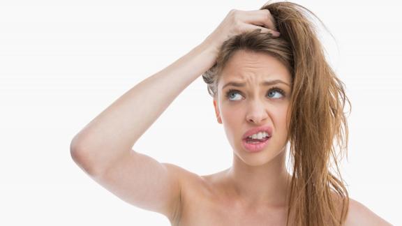 12 modi davvero efficaci per sconfiggere i capelli che tendono a incresparsi!