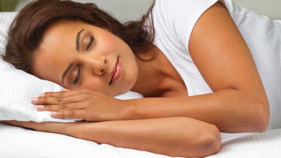 I 10 cibi che aiutano a dormire bene la notte