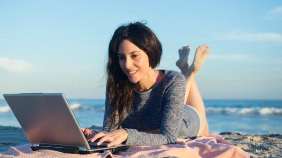 Wi-Fi in vacanza: attenzione a questi rischi se ti connetti da una rete pubblica