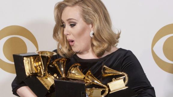 Adele: "Smettere di fumare? Mi ha peggiorato la voce"